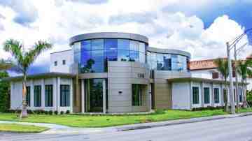 Can a general dentist do cosmetic dentistry?