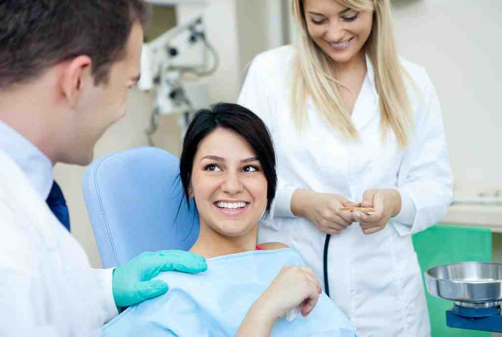 How do I choose a cosmetic dentist?