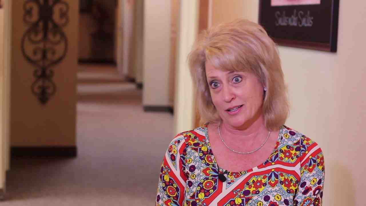 How do I choose a cosmetic dentist?