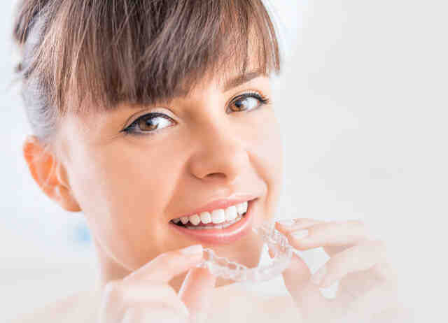 How do I choose a cosmetic dentist?
