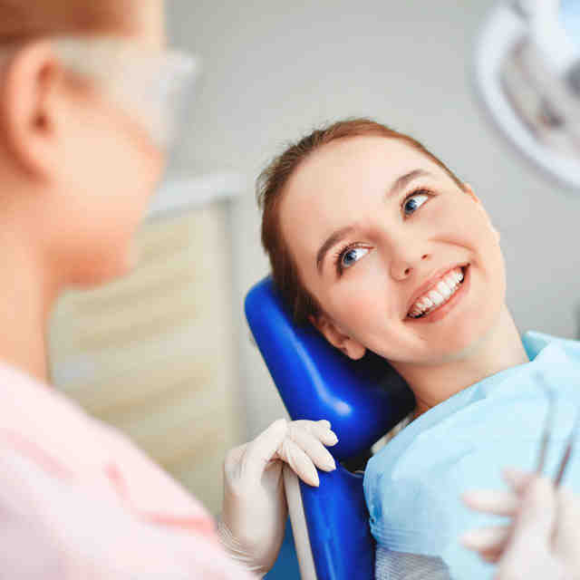 How do I choose a cosmetic dentist?