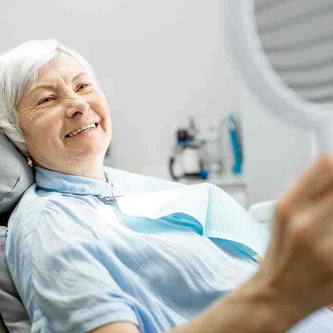 How long does it take for gums to heal after implants?