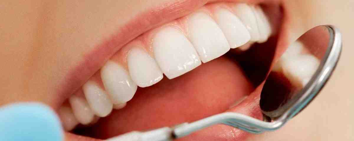 Are crowns good for front teeth?