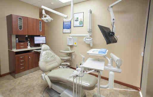 How do I choose a cosmetic dentist?