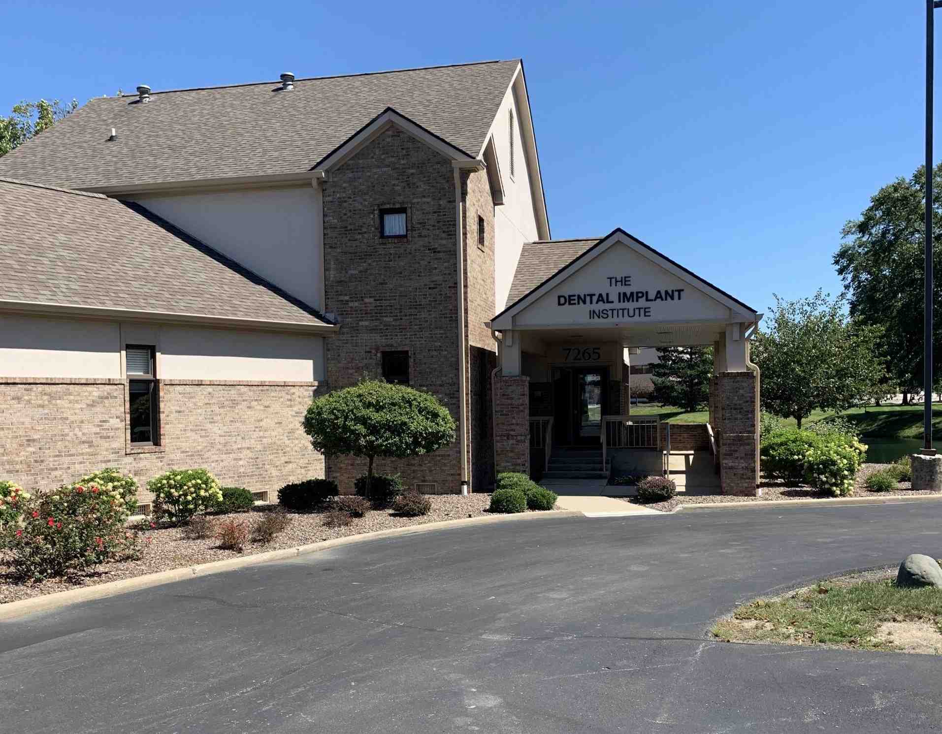 How much should I pay for a dental implant?