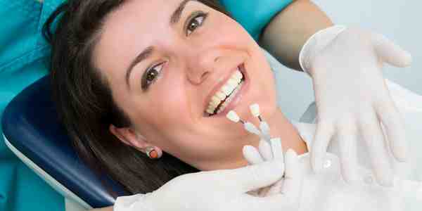 What is the difference between a dentist and a cosmetic dentist?
