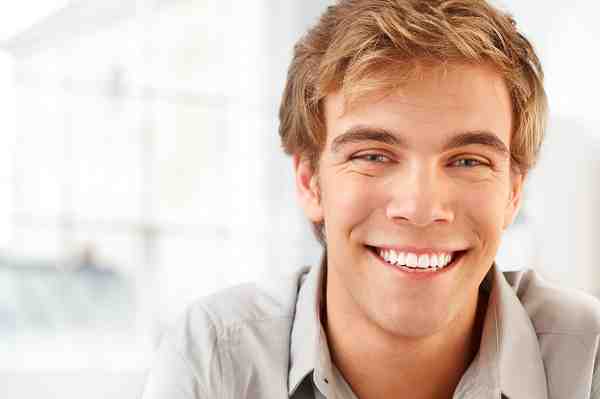 How do I choose a cosmetic dentist?