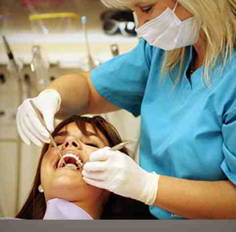 How do I choose a cosmetic dentist?