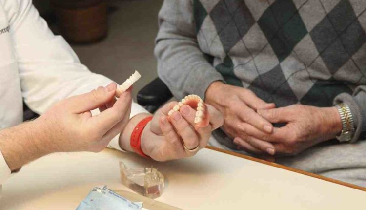 What insurance pays for dental implants