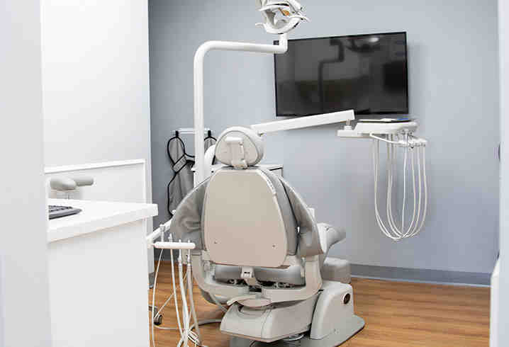 What is the cost of dental implants in Jamaica?