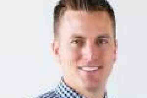 What is the difference between a dentist and a cosmetic dentist?