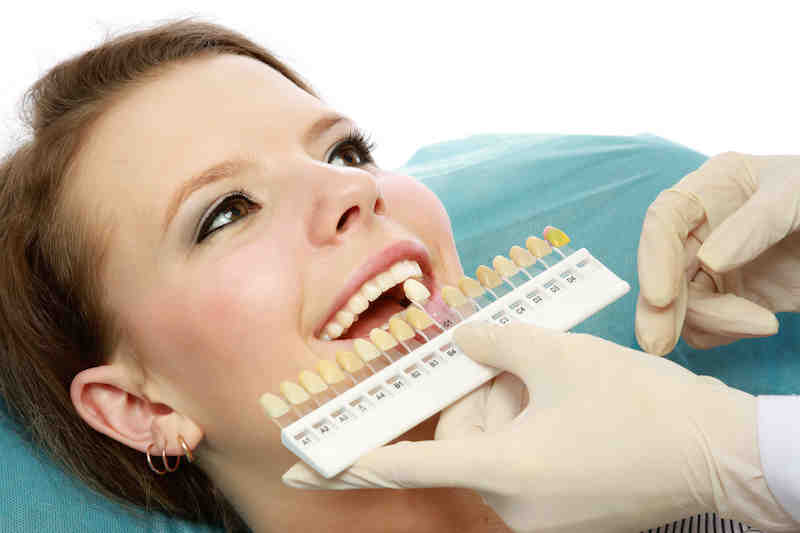 What is the difference between a dentist and a cosmetic dentist?