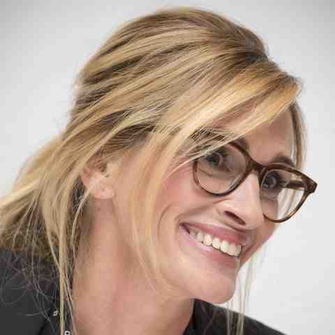 Can a regular dentist put on veneers?