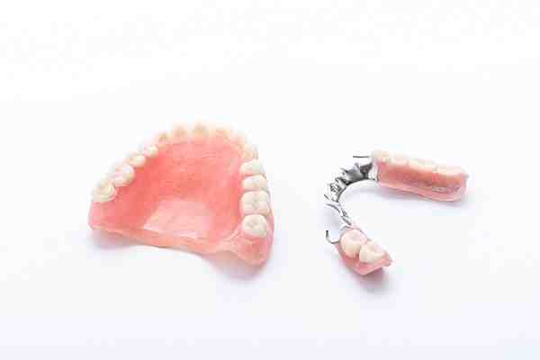 Can mini implants be used on upper jaw?