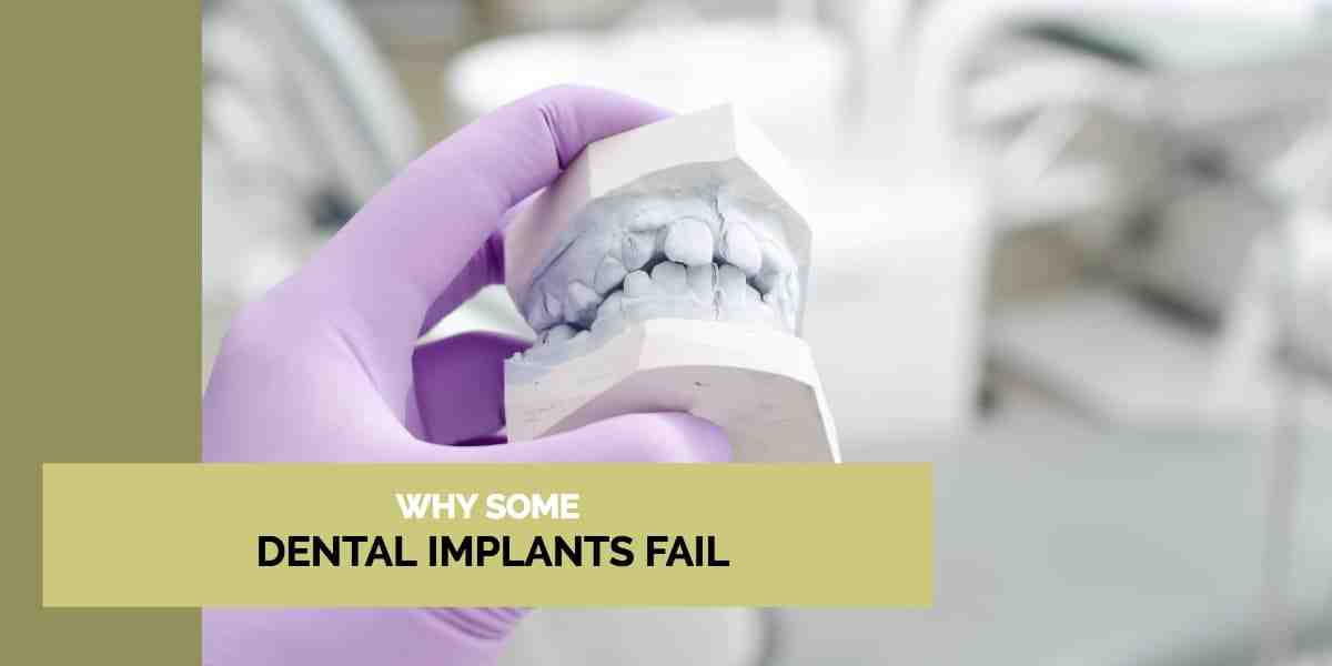 How long should an extraction site heal prior to placing an implant?