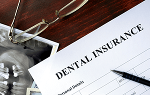 How much does a dental implant cost with insurance?