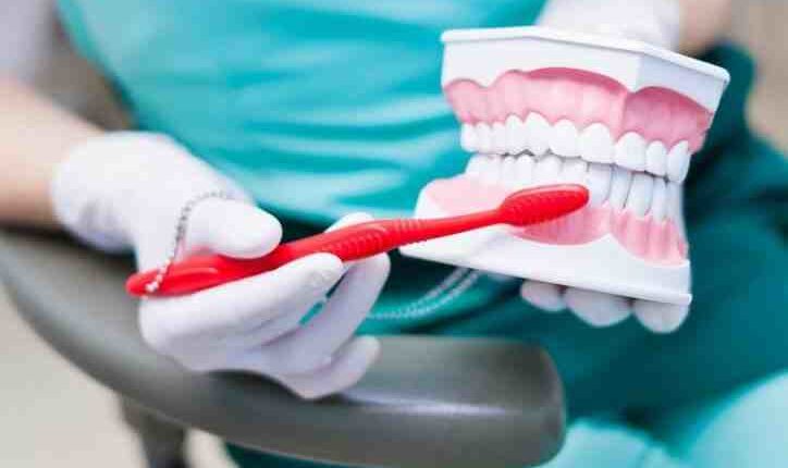 How to clean a dental implant