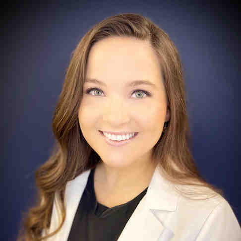 What is the difference between a dentist and a cosmetic dentist?