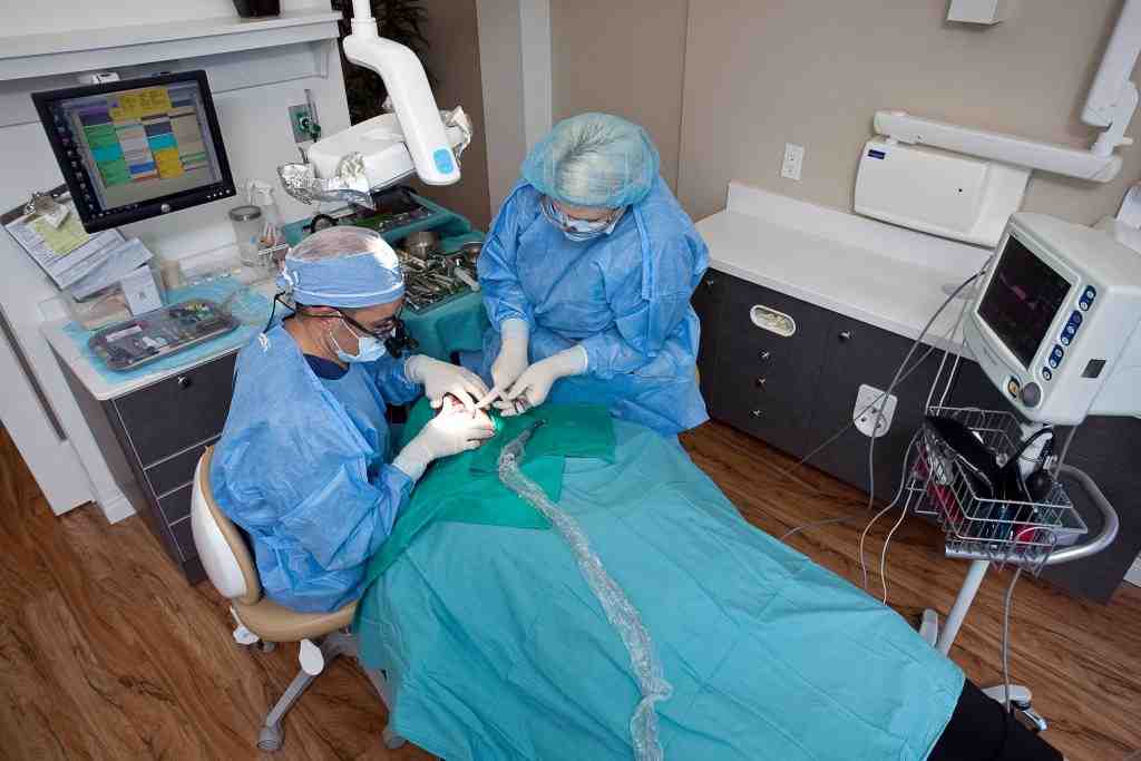 Can a dental implant be reused?