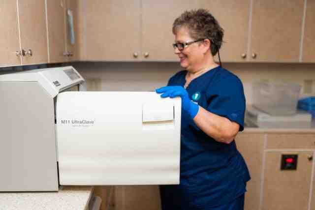 Can dental implants be removed for cleaning?