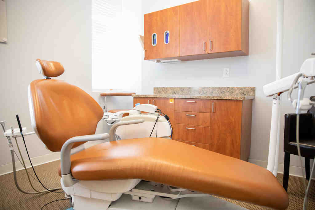 Can dentist fill holes in teeth?