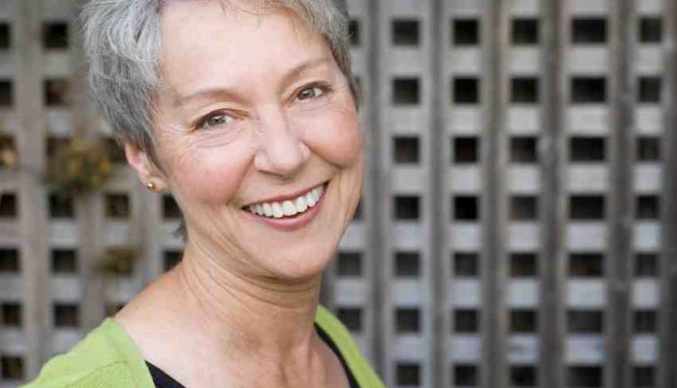 Does smoking affect dental implants