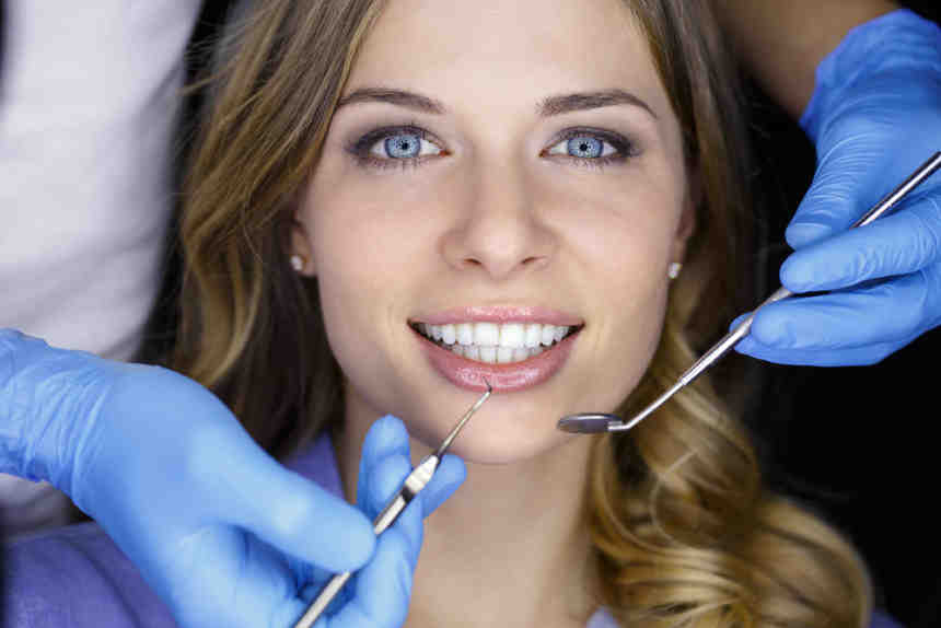 How do I become a cosmetic dentist?