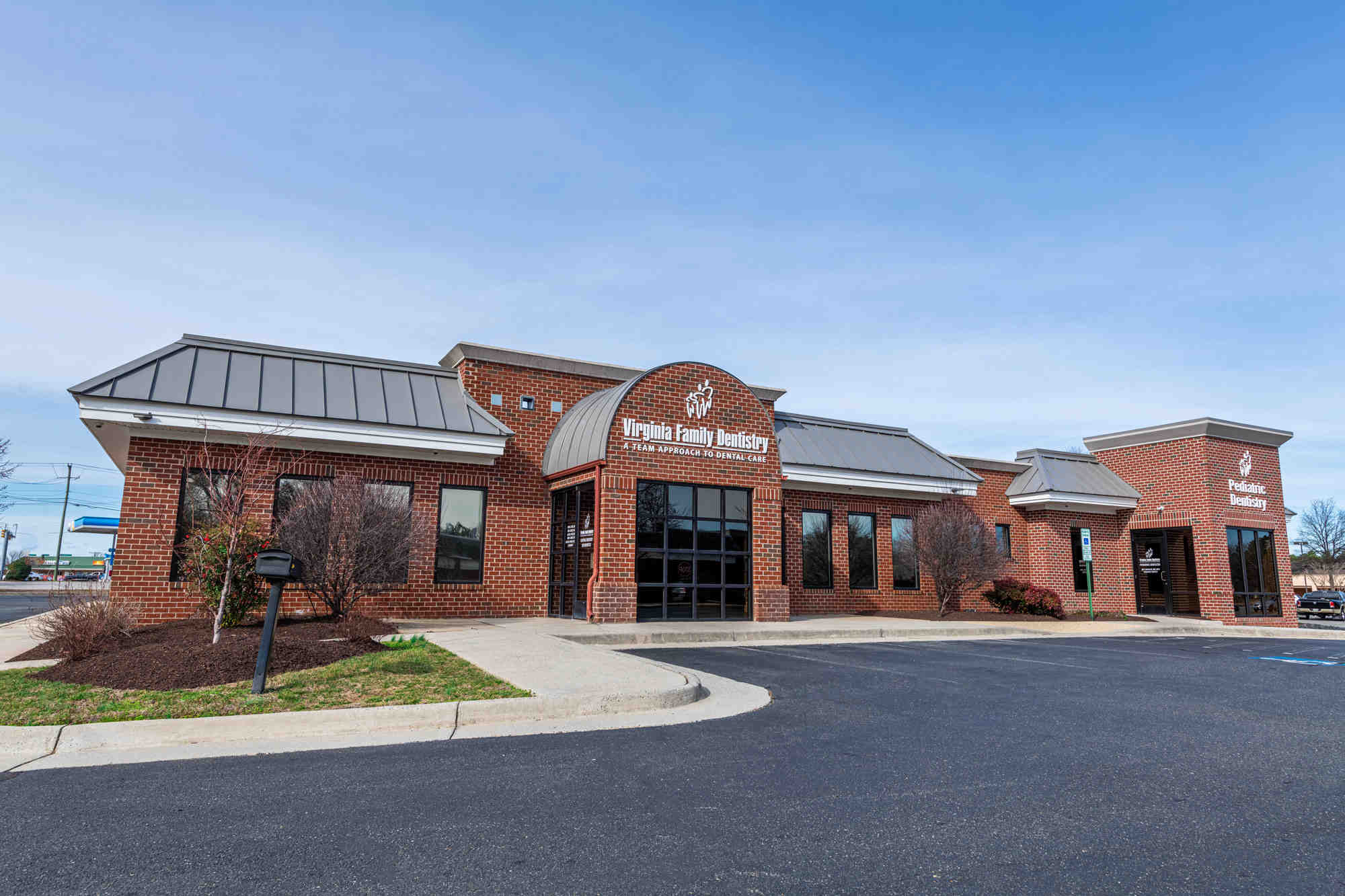 How much does a cosmetic tooth filling cost?