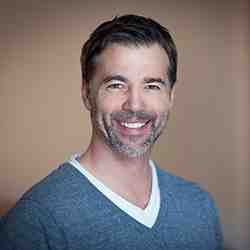 What is the average price of a full set of dental implants?