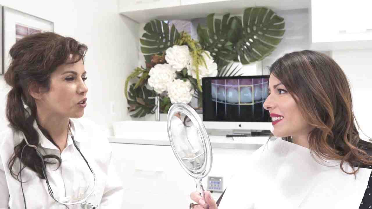 What is the difference between a dentist and a cosmetic dentist?