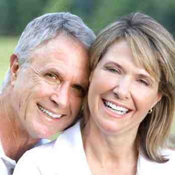 What is the difference between a dentist and a cosmetic dentist?