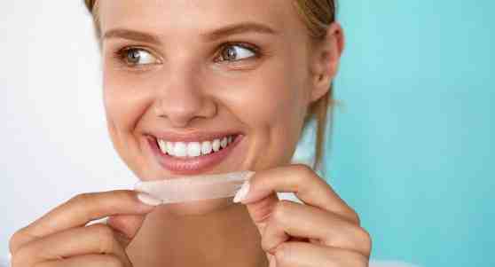 What is the difference between a dentist and a cosmetic dentist?