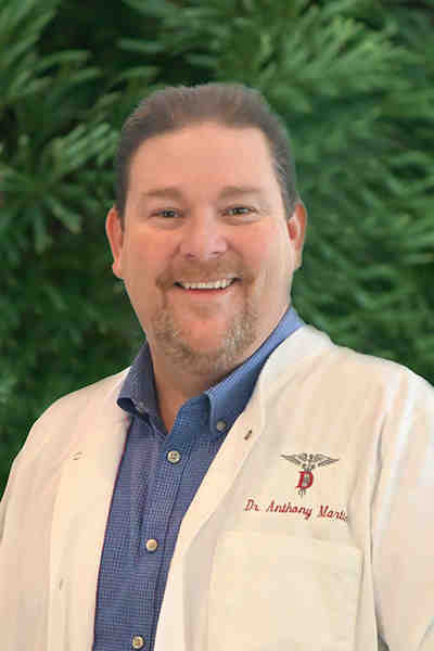 What is the difference between a dentist and a cosmetic dentist?