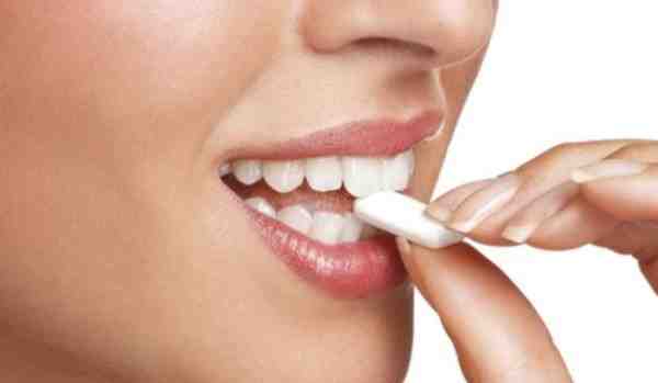 Can artificial teeth cause bad breath?