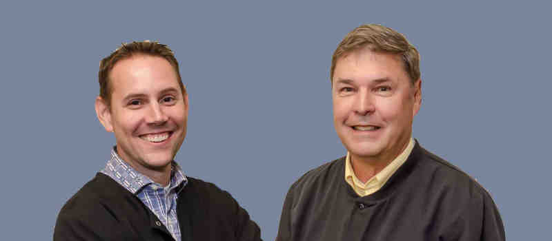 Can two teeth be put on one implant?