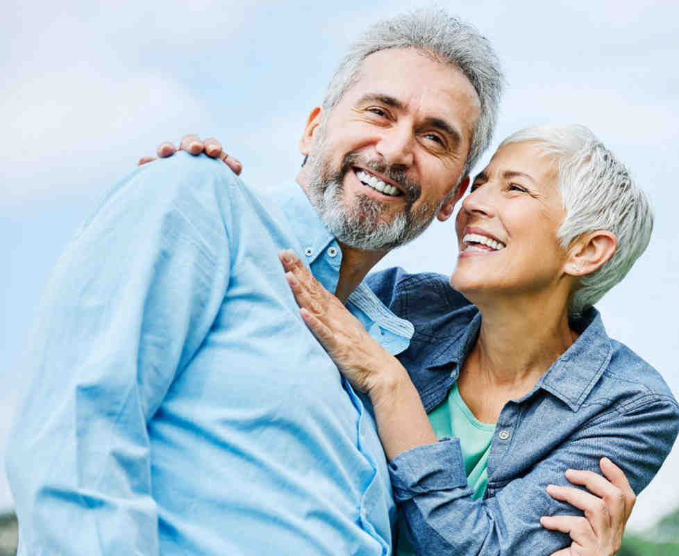 Can you smile with dentures?