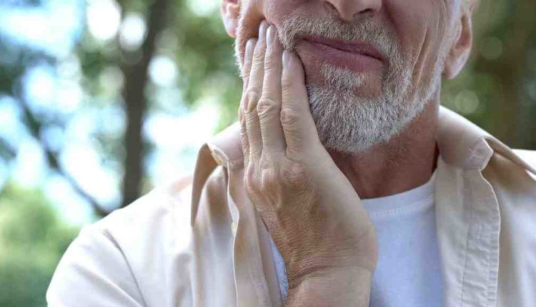 How dangerous are dental implants