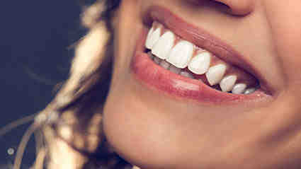 What is the difference between a cosmetic dentist and a prosthodontist?