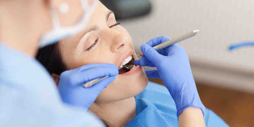 Can dental implant infection be treated with antibiotics?