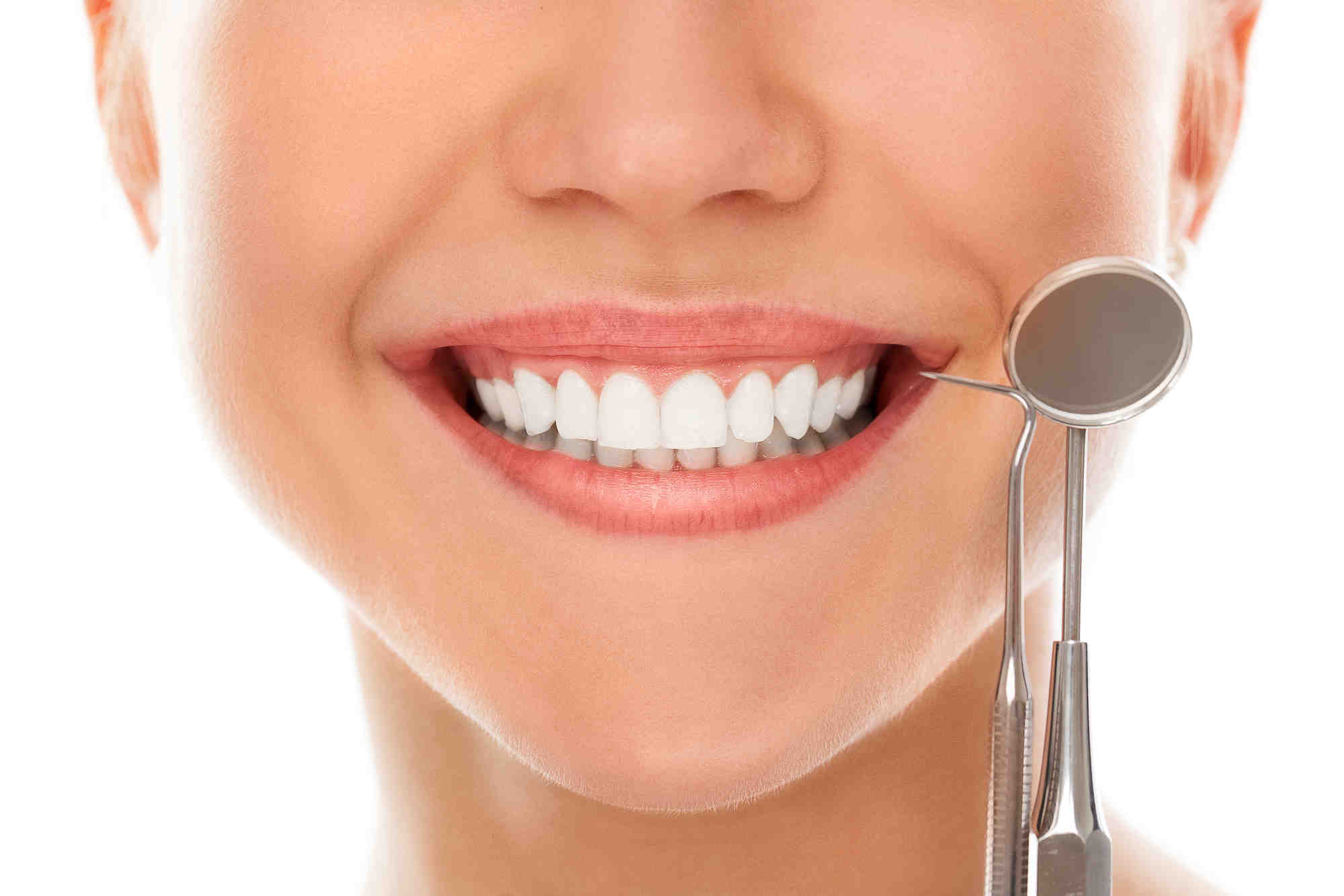 Can you brush your dentures while they are in your mouth?