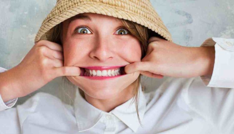 How can I whiten my aging teeth?