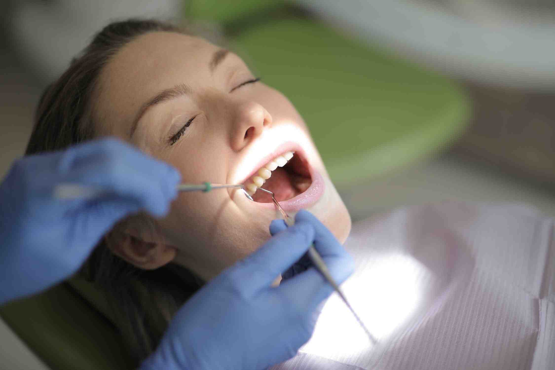 How long after dental implant surgery can I eat?