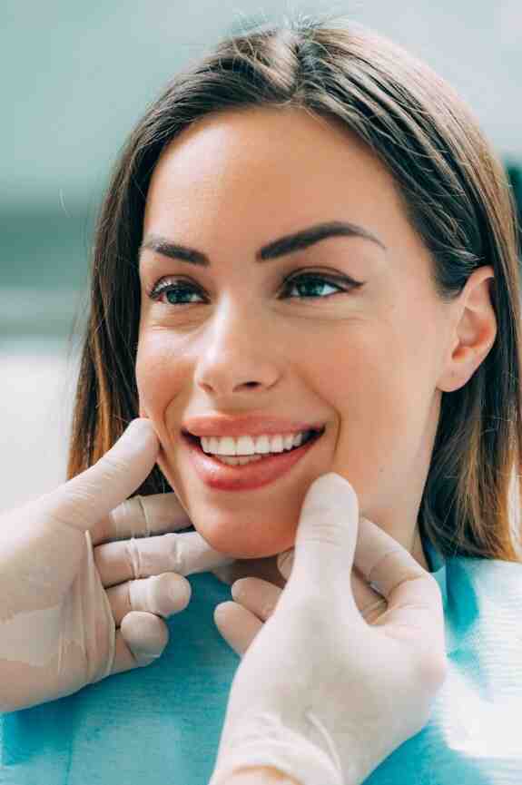 How many hours do dentist work a week?
