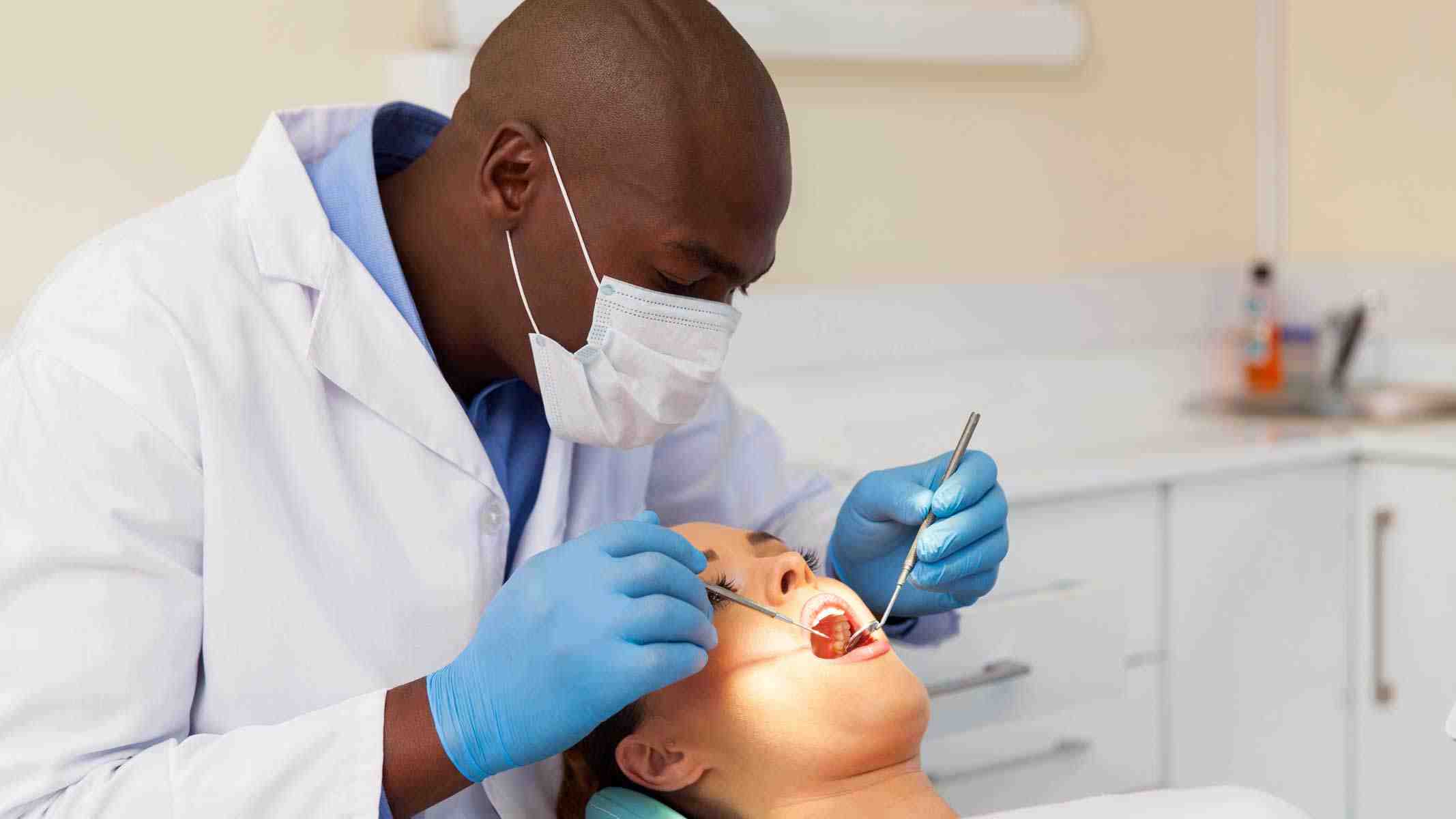 Is it true that Medicare pays for dental implants?